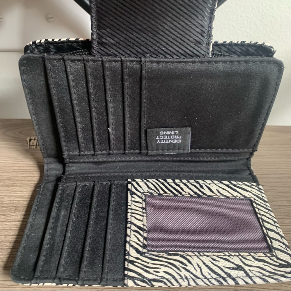 Tahari Zebra Print Wallet Black & White Identity Protect Lining - Picture 4 of 11